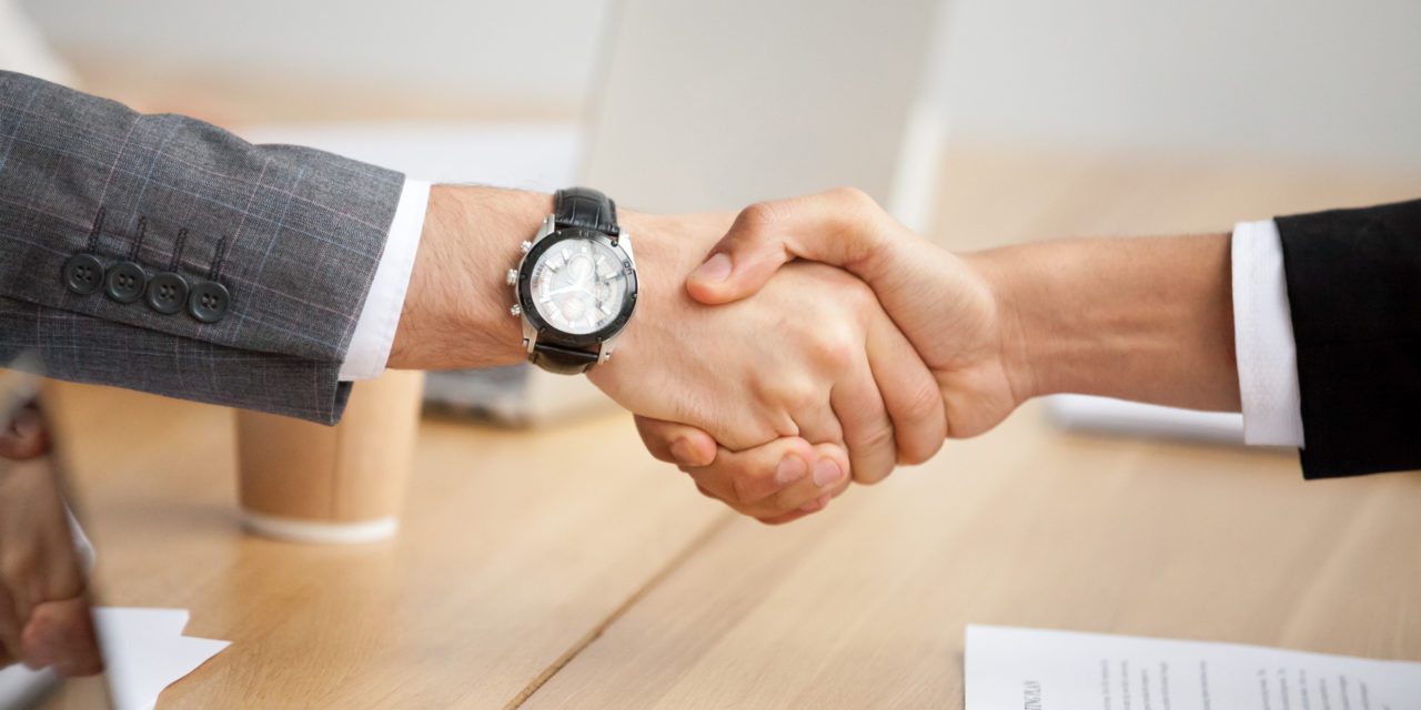 https://prestamoparatunegocio.com/wp-content/uploads/2023/01/closeup-view-of-handshake-two-businessmen-in-suits-shaking-hands-1280x640.jpg